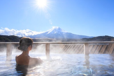 富士山を望む露天風呂